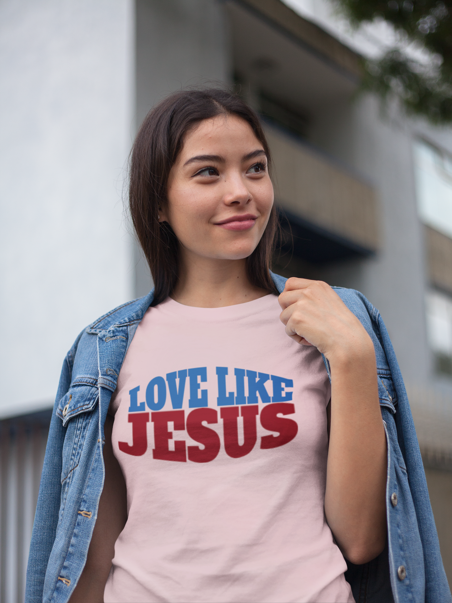 Faith-Inspired “Love Like Jesus” Curved Typography Tee – Gentle Bold Design